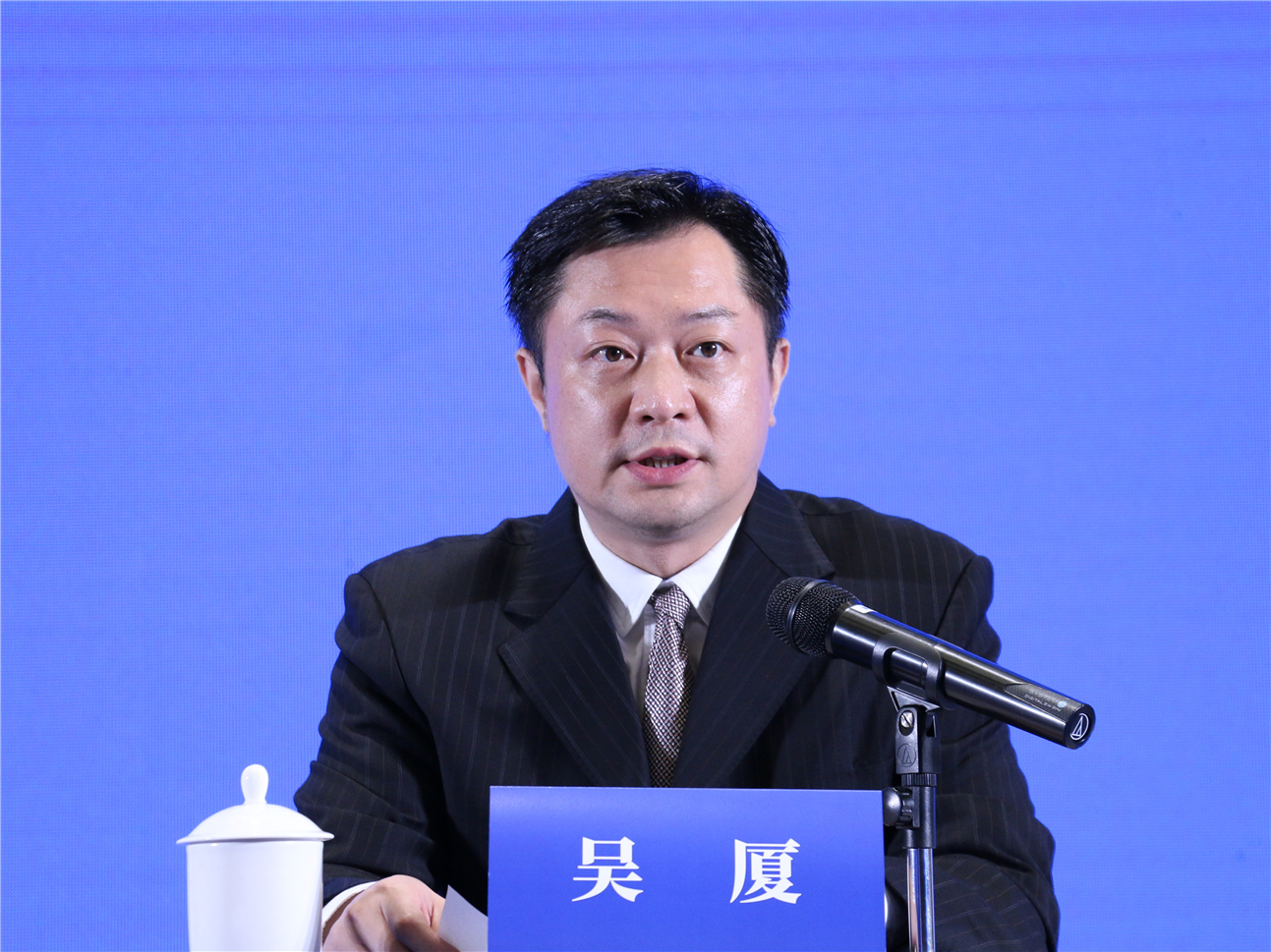 6月10日南宁市举行"人社服务快办行动"新闻发布会