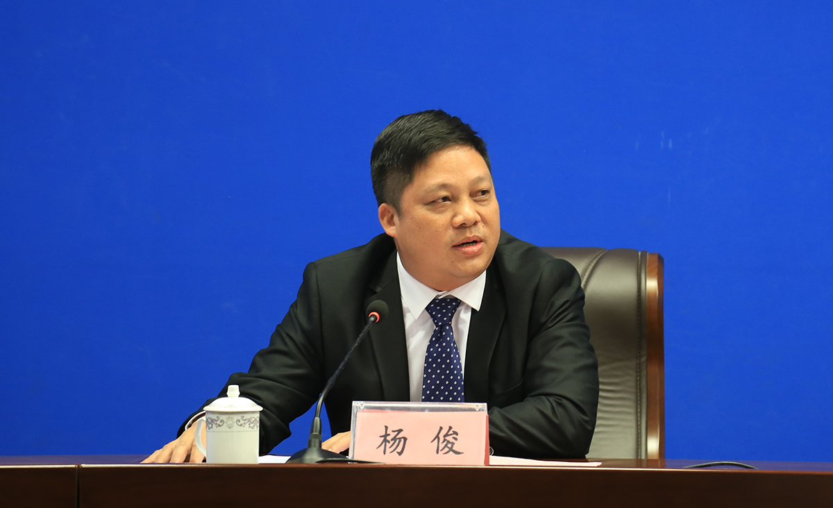 11月6日钦州市召开2020钦州那雾山登山挑战赛暨第四