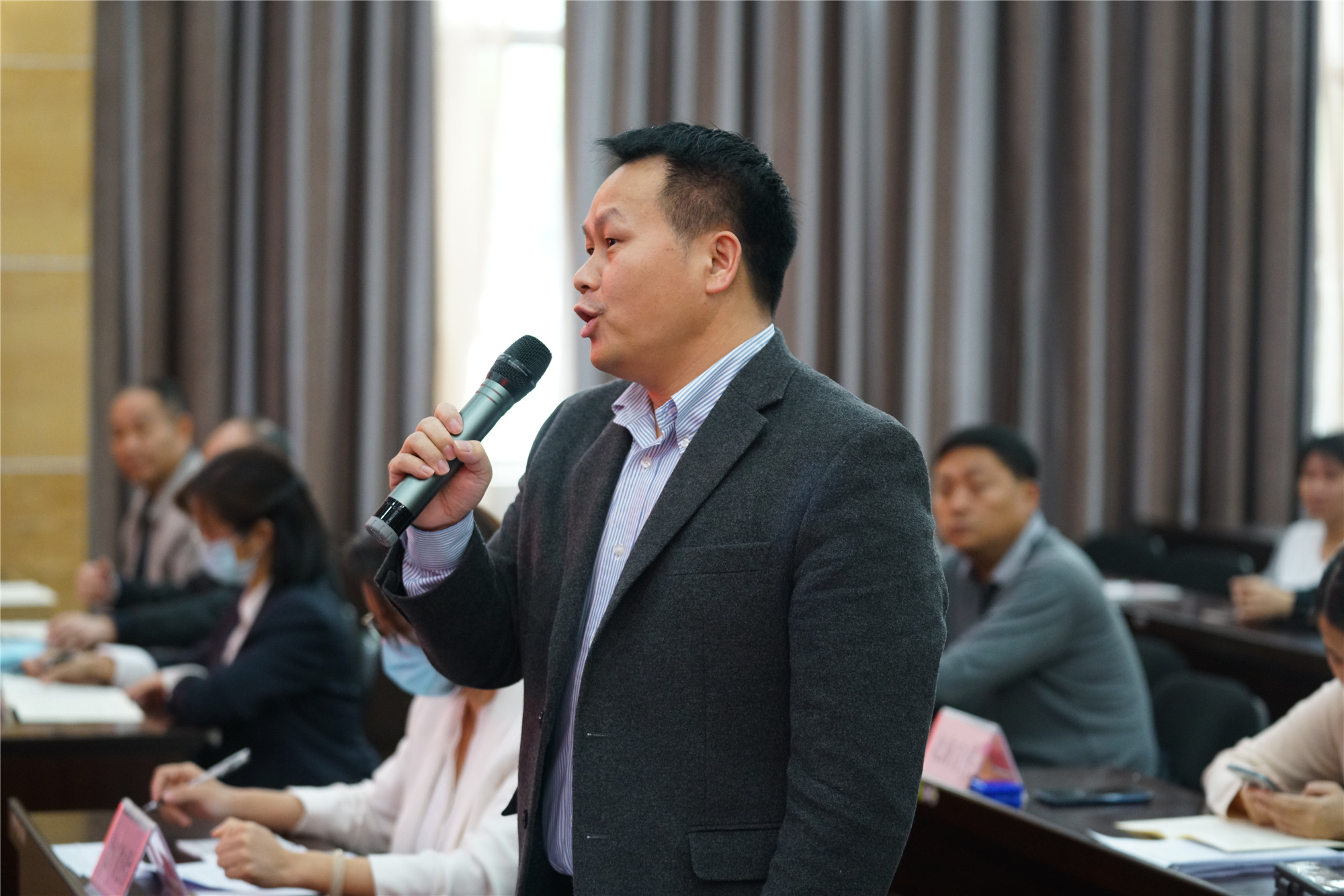 欢迎各位记者提问,提问前请通报自己服务的媒体名称.陆忠进:谢谢大家!