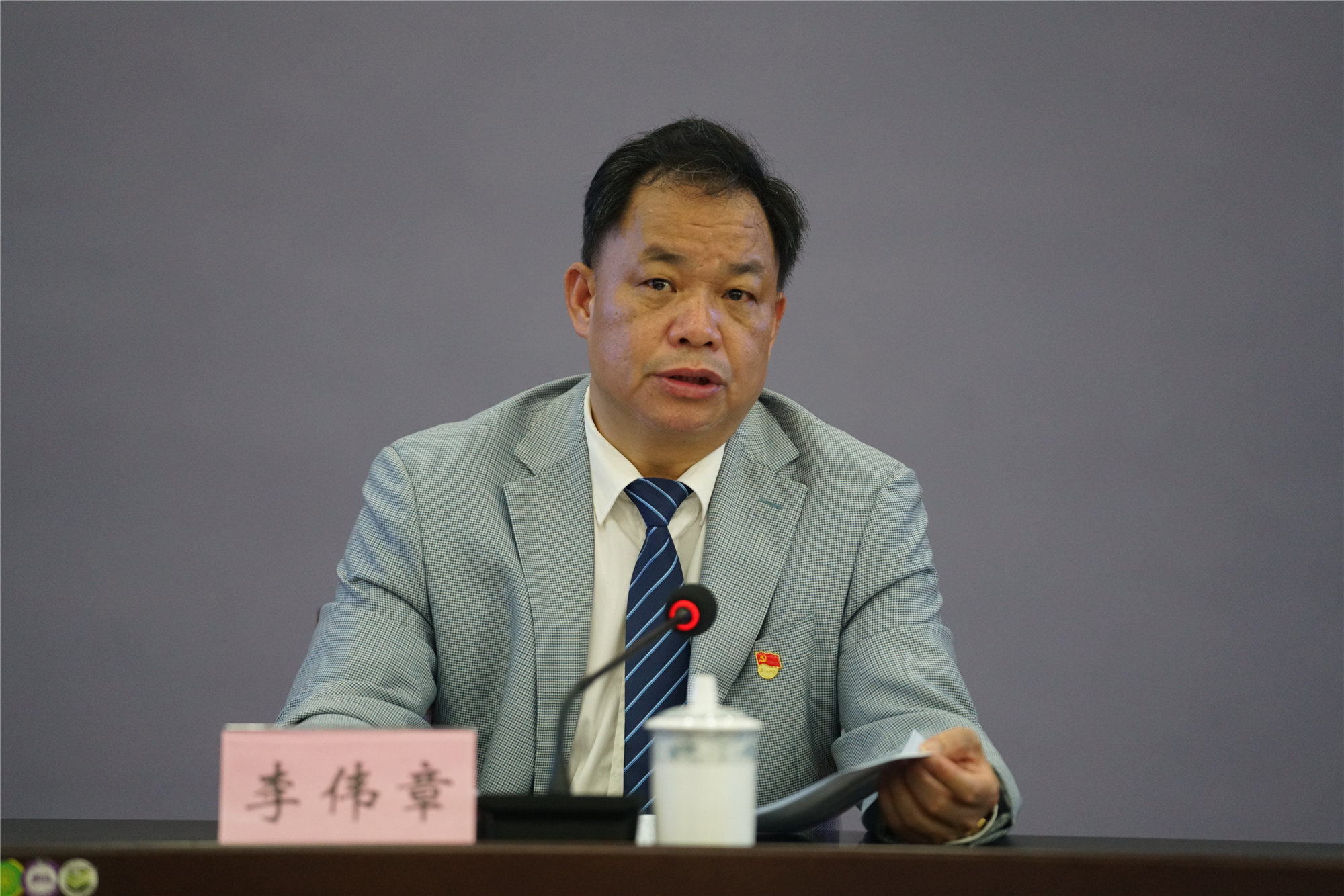 李伟章:各位新闻界的朋友们,同志们:大家上午好!