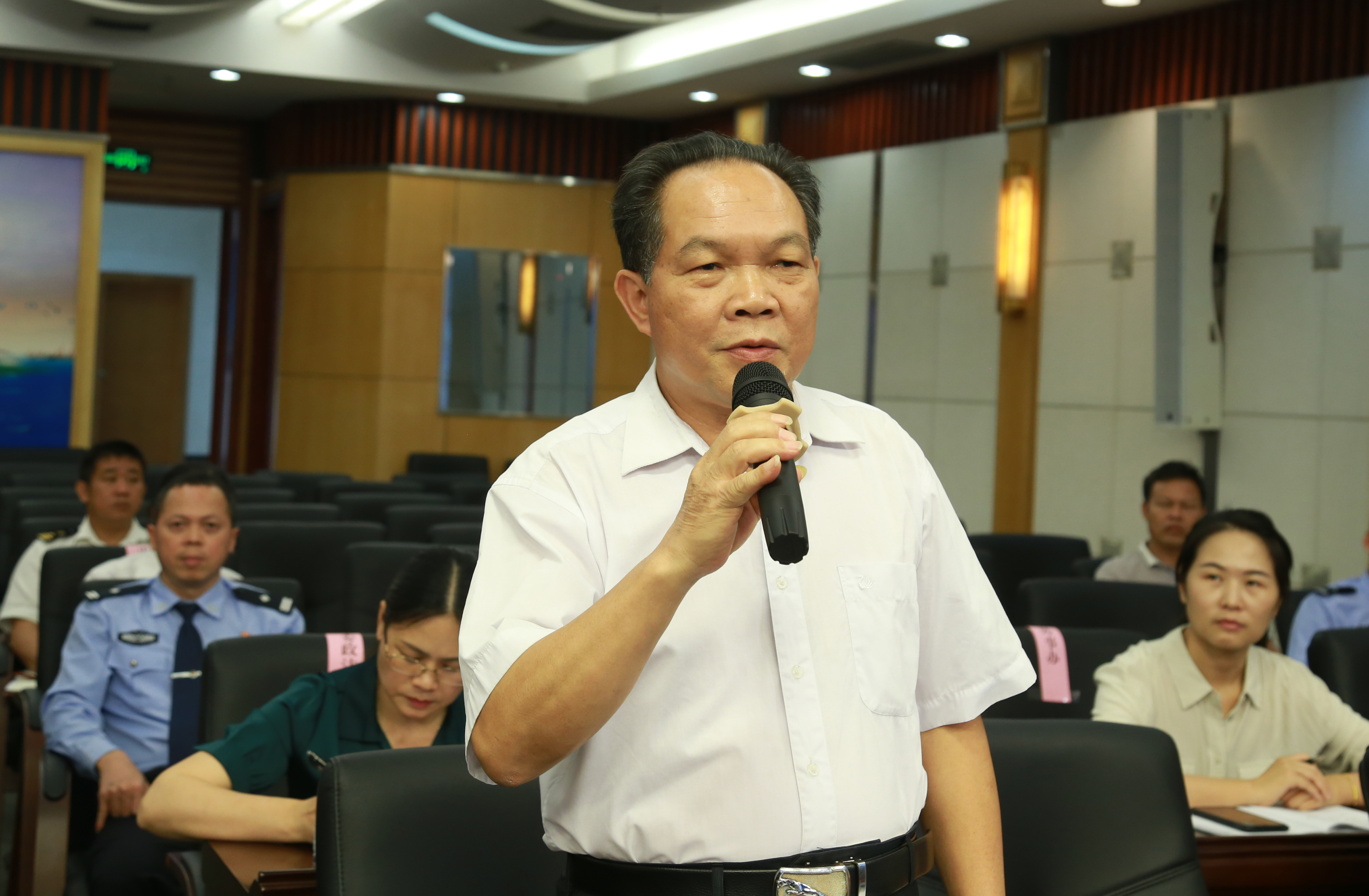 5月8日钦州市举行打击治理跨境赌博工作新闻发布会