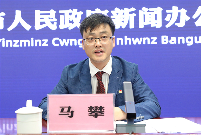 首先,请马攀书记介绍贺州市近两年共青团工作开展情况.