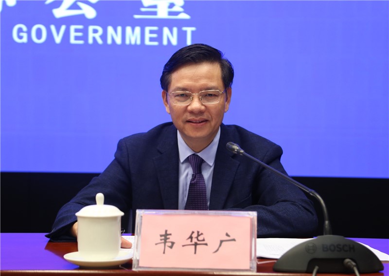 覃松:接下来,住房城乡建设局将更深入地推进本单位牵头的相关举措