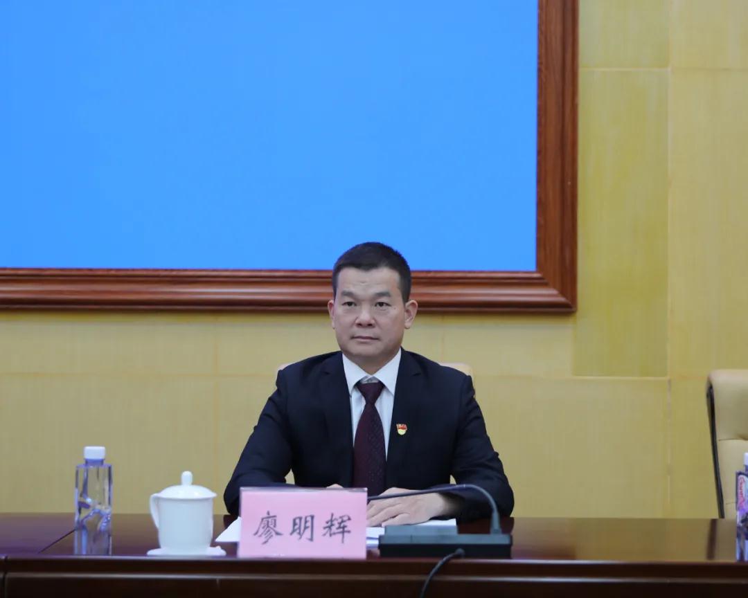 廖明辉:谢谢这位记者的提问.