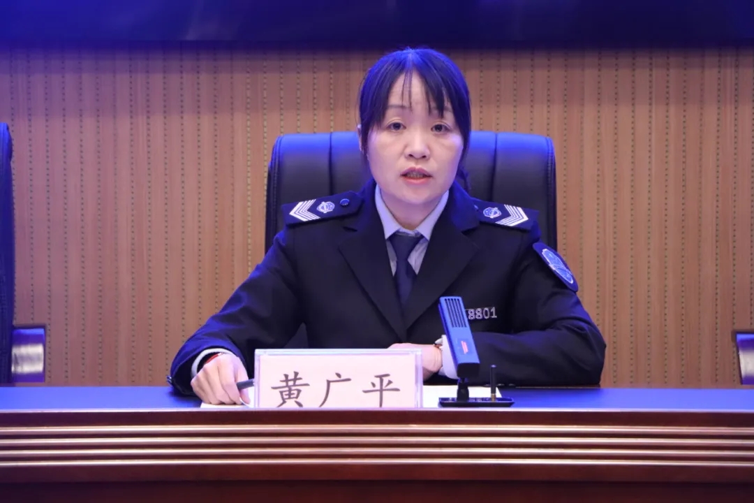 下面首先请港口区市场监督管理局局长黄广平就市场监管,质量监管,优化