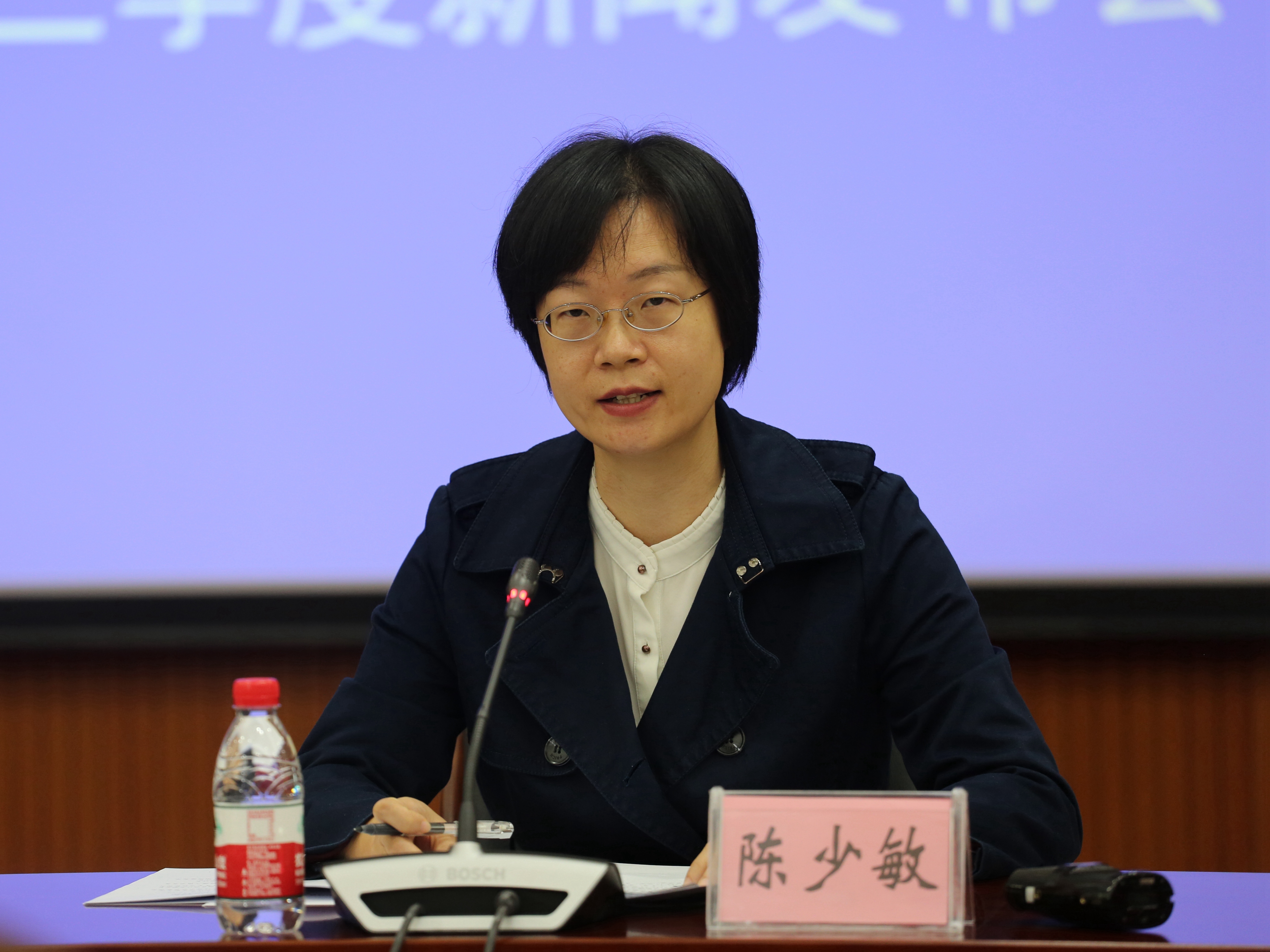 我们请调查统计处陈少敏副处长发布2021年三季度广西金融统计数据.