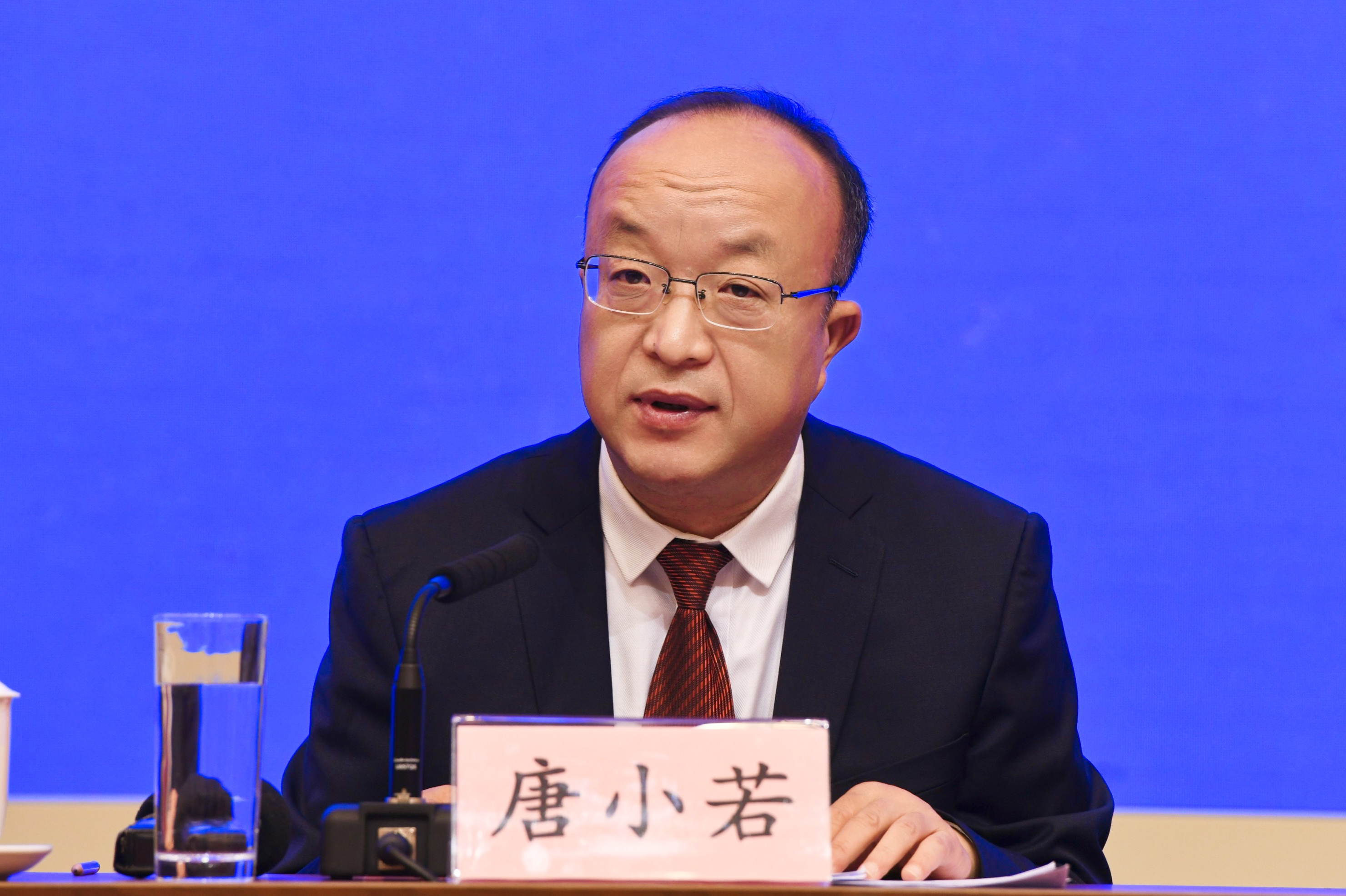 首先,有请唐小若先生作介绍.