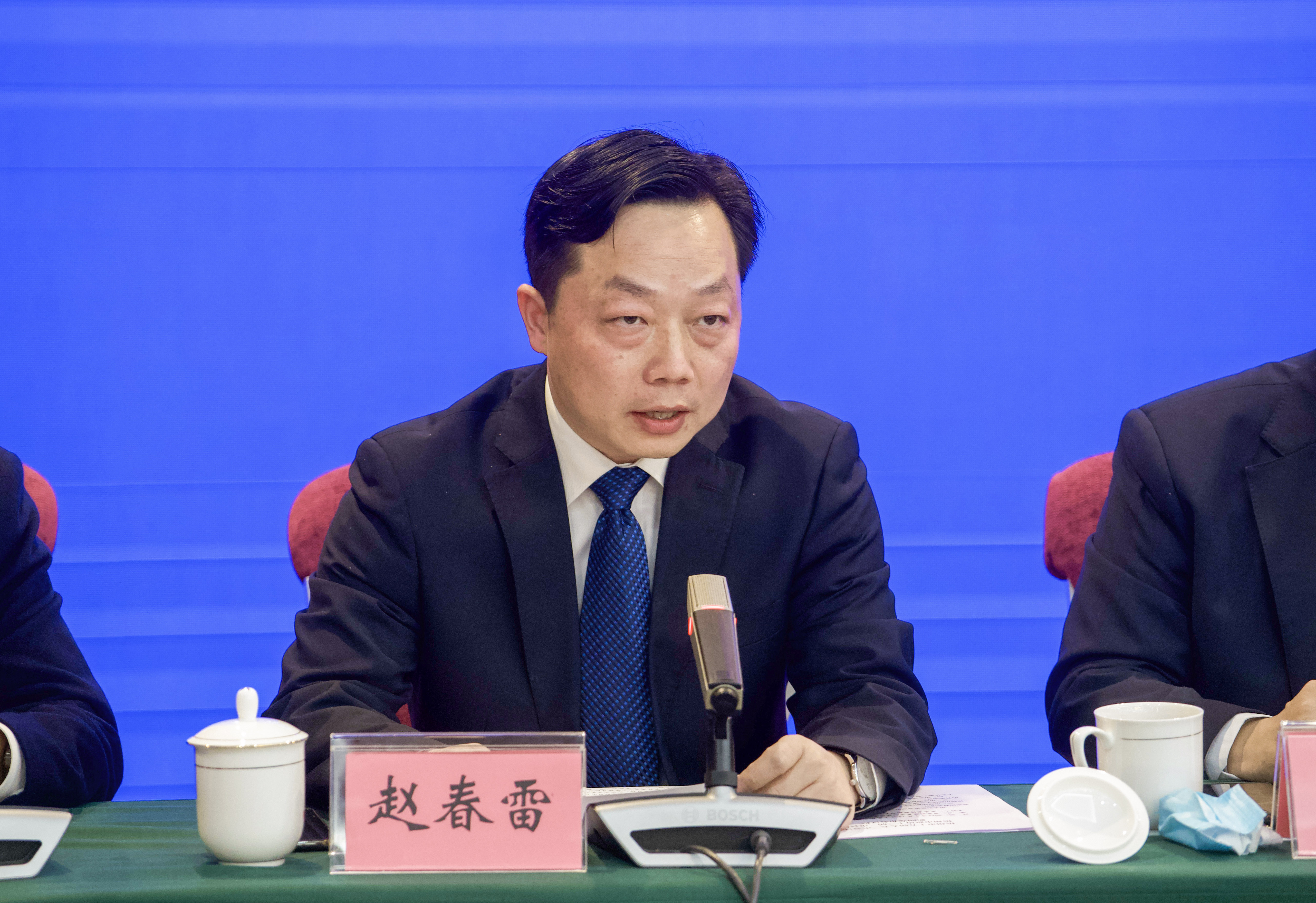 赵春雷:我市高度重视龙头企业的培育工作,大力扶持中恒集团,神冠集团