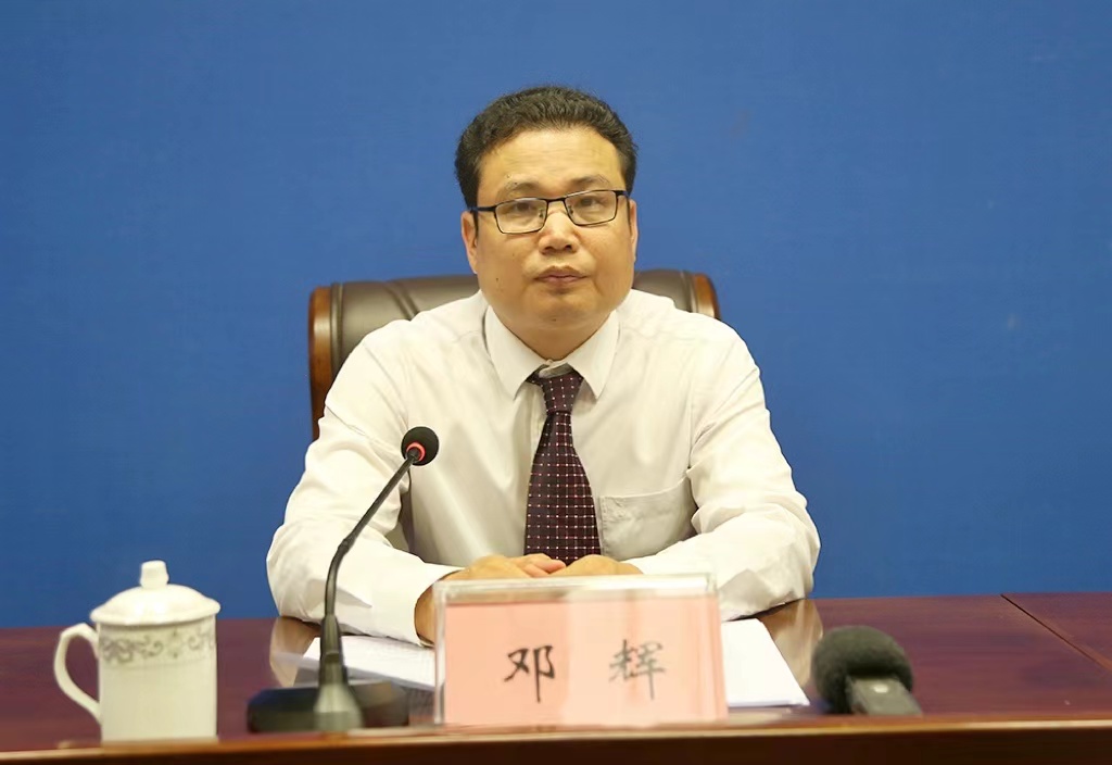 下面首先由中共钦州市委宣传部副部长邓辉先生为大家介绍《钦州市文明