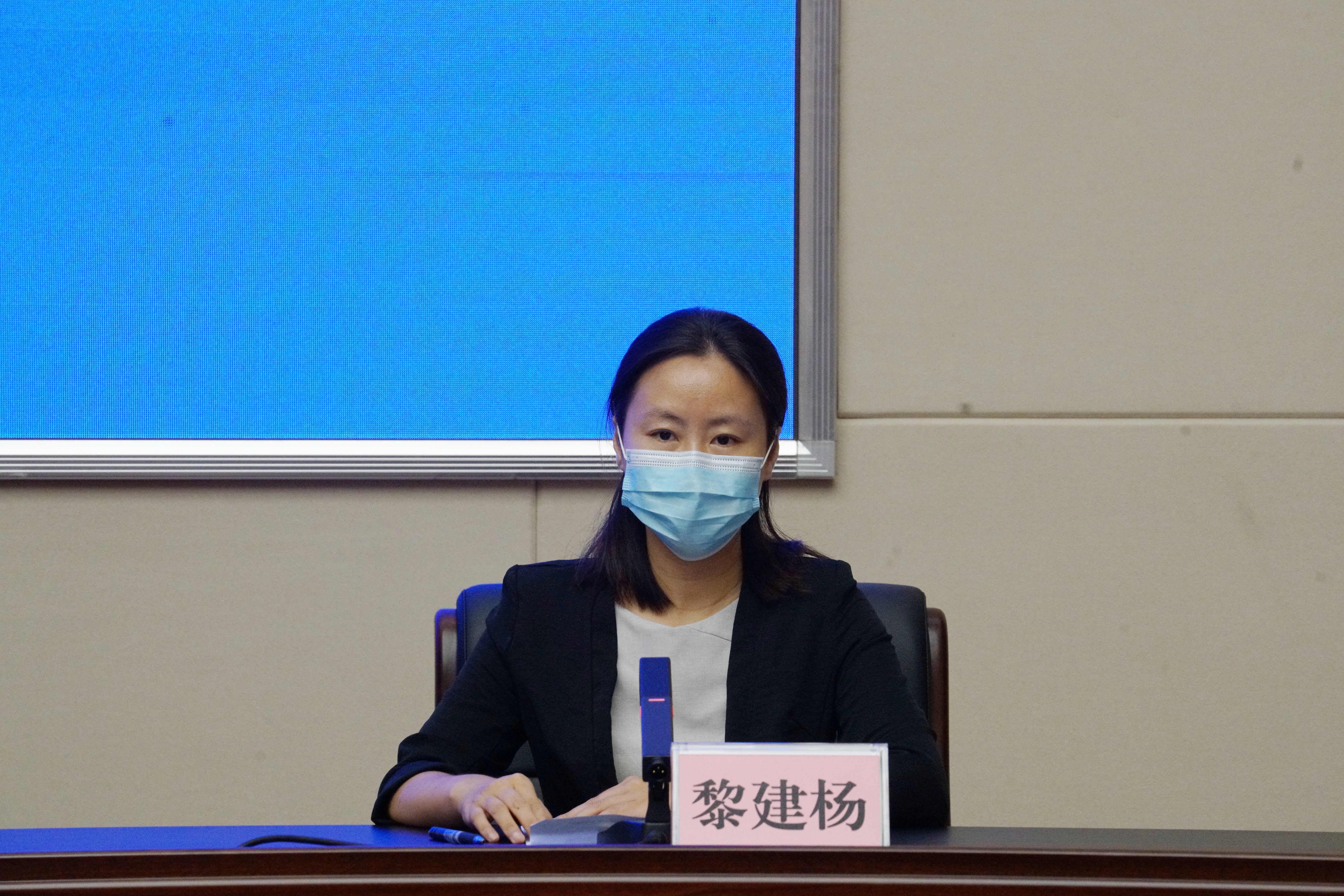 下面请北海市海城区人民政府副区长,区疫情防控工作指挥部副指挥长黎