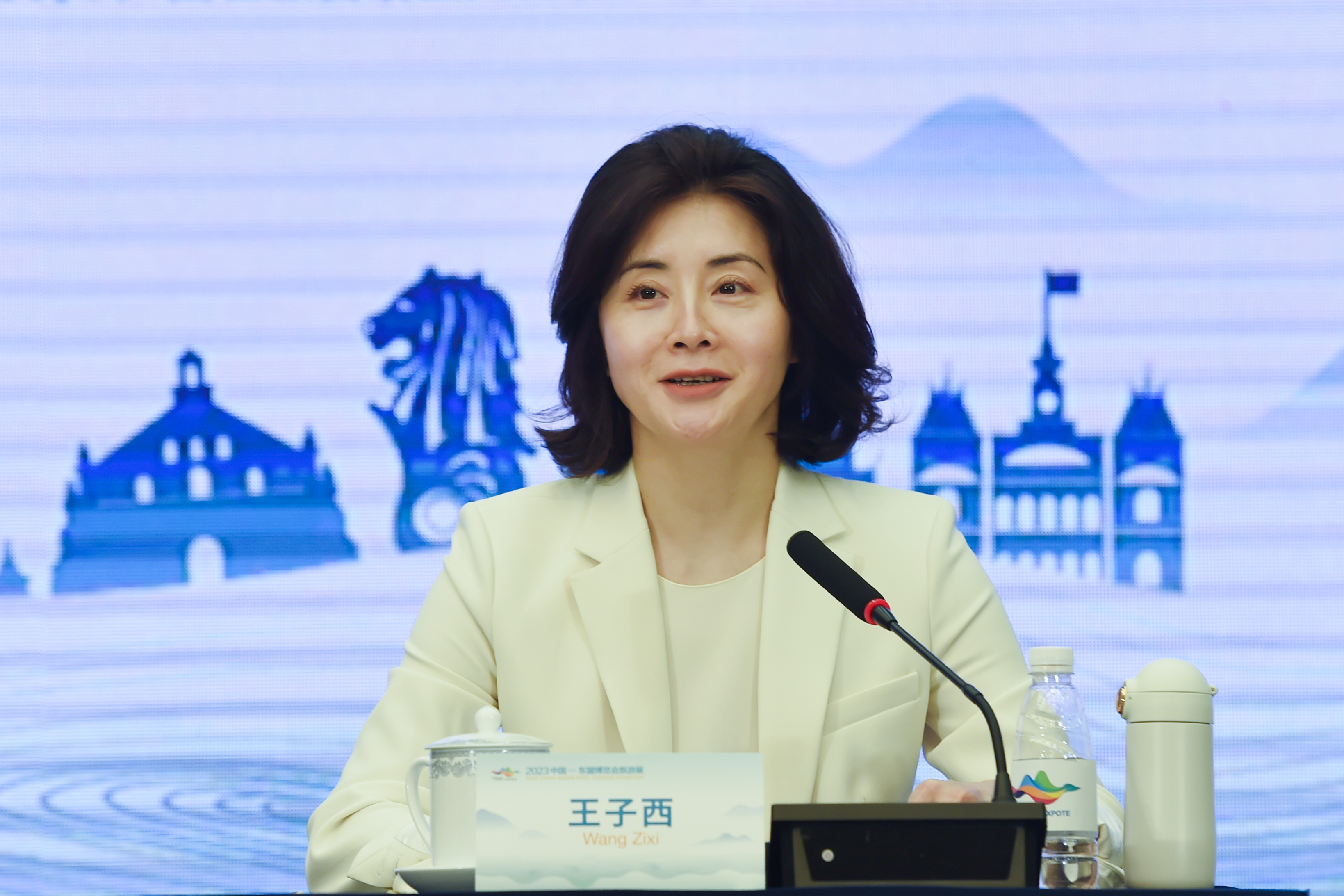 王子西:女士们,先生们,各位媒体朋友们:大家好!