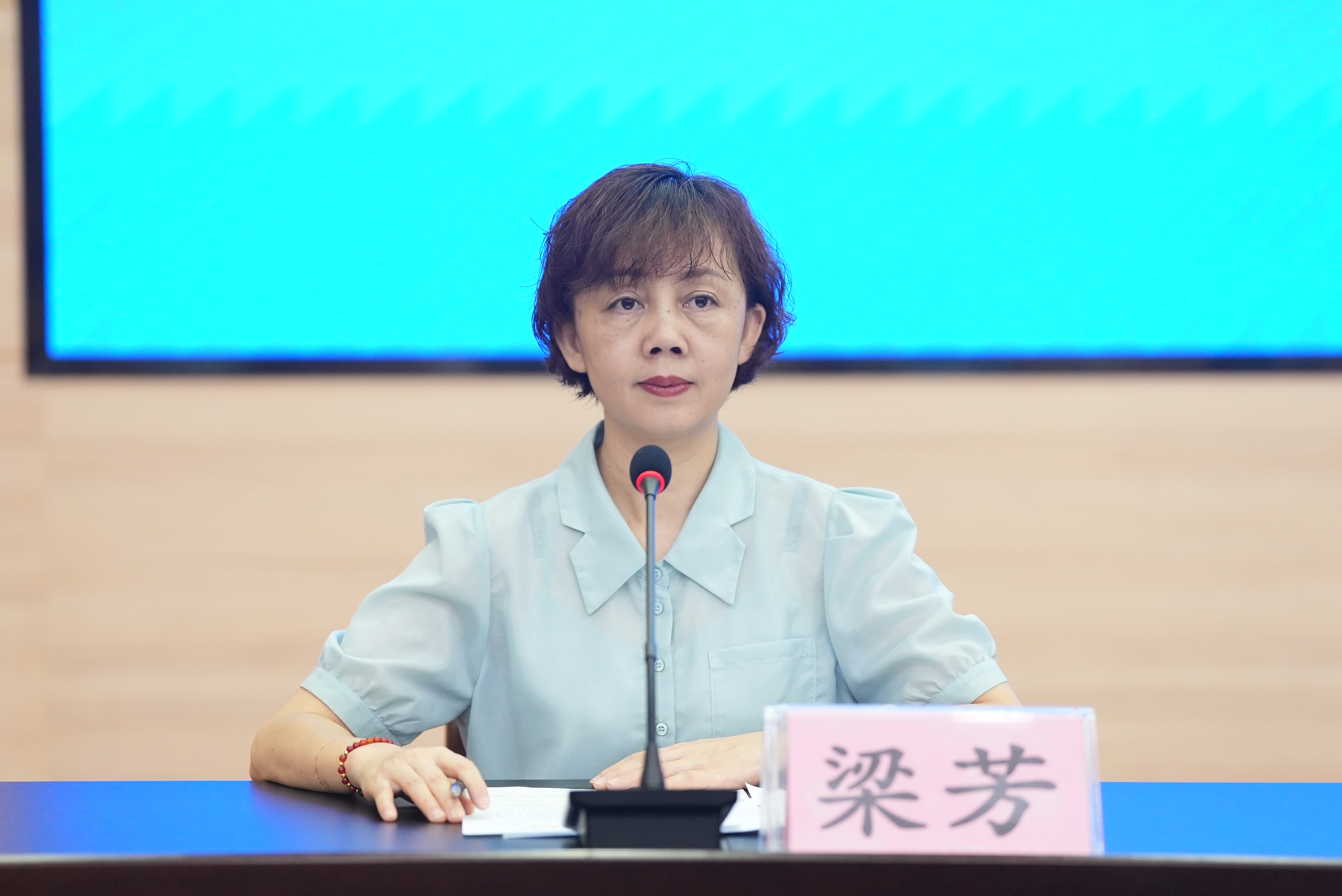 梁芳:各位领导,记者朋友们:大家上午好!